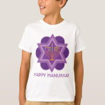 Lycklig Hanukkah lila1 T Shirt<br><div class="desc">Lycklig Hanukkah i skuggor av lila med gult menorah och David stjärna i bakgrunden. Färgljus. Underbar som gåva. Önskar lycklig Hanukkah!</div>
