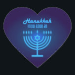 Lycklig Hanukkah Ljus judisk Helgdag Hebreiska mar Hjärtformat Klistermärke<br><div class="desc">Lycklig Hanukkah Vackert judisk Helgdag med hebreiska bokstäver. Den judiska Helgdag Hanukkah-bakgrunden med traditionella Chanukah-symboler - Guld Menorah, Hanukkiah Candelabrum och Candles, trädrömmodeller (spinning top), nötter, David-stjärnan och ljus tapet mönster. Hanukkah Festival Dekoration. Jerusalem, Israel. Crafts & Party Supplies > Gift Wrapping Supplies > Stickers & Labels, vacker modern nymenorahdesign...</div>