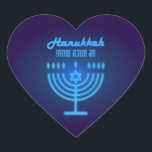 Lycklig Hanukkah Ljus judisk Helgdag Hebreiska mar Hjärtformat Klistermärke<br><div class="desc">Lycklig Hanukkah Vackert judisk Helgdag med hebreiska bokstäver. Den judiska Helgdag Hanukkah-bakgrunden med traditionella Chanukah-symboler - Guld Menorah, Hanukkiah Candelabrum och Candles, trädrömmodeller (spinning top), nötter, David-stjärnan och ljus tapet mönster. Hanukkah Festival Dekoration. Jerusalem, Israel. Crafts & Party Supplies > Gift Wrapping Supplies > Stickers & Labels, vacker modern nymenorahdesign...</div>