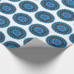 Lycklig Hanukkah med menorah Wrapping Papper Presentpapper<br><div class="desc">Underbara mönster för att ha packat in dina Hanukkah-gåvor. Blue menorah med David stjärna på vit bakgrund, </div>