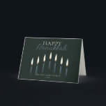 Lycklig Hanukkah Menorah Candles Blank Helgkort<br><div class="desc">Dessa 7-tums x 5-tums vikta Hanukkah-hälsningskort har en platshållare för en familj namn och ett år. Utformningen är nio hand plockade-menorahljus med hälsning,  "Lycklig Hanukkah". Insidan är tom.</div>