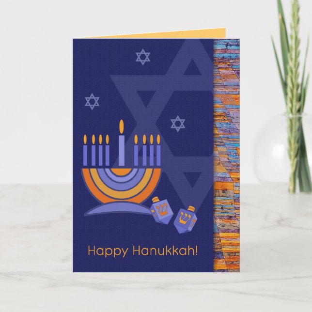 Lycklig Hanukkah. Menorah med Dreidels Helgkort (Framsida)