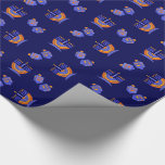 Lycklig Hanukkah. Menorah och Dreidels Gift Presentpapper<br><div class="desc">Lycklig Hanukkah. Menorah och Dreidels utformar Gift Wrapping Papper. Matchningskort och gåvor finns tillgängliga i de judiska Helgdagarna/Hanukkah-kategorin i vår butik.</div>
