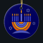 Lycklig Hanukkah. Menorah och Dreidels Julgransprydnad Keramik<br><div class="desc">Lycklig Hanukkah. Menorah och Dreidels utformar "Gift Ornaments". Matchningskort och gåvor finns tillgängliga i de judiska Helgdagarna/Hanukkah-kategorin i vår butik.</div>