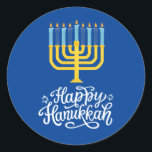 Lycklig Hanukkah Menorah Runt Klistermärke<br><div class="desc">Lycklig Hanukkah Menorah Classic Round Sticker. Välj storleka på dekalen på Alternativ-menyn.</div>