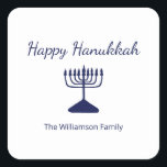 Lycklig Hanukkah Menorah Simple Fyrkantigt Klistermärke<br><div class="desc">Lycklig Hanukkah Blue Helgdag-dekal med en enkel blå menorah och manustypografi. Med blått anpassade kan du lägga till egen information. Ett festligt sätt att fira med vänner och kära.</div>