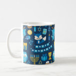 Lycklig Hanukkah Menorah Sufganiyot Cute Uggla Gif Kaffemugg<br><div class="desc">Sip i stil i Hanukkah med vår Lycklig Hanukkah mugg med inslag av Dreidel, Menorah, Sufganiyot, söt uggla, gåva, David, ljus och Cute Fox. Varje sipp från mugg är ett helgdag-munkavle med en glatt medley av Hanukkah-symboler och ett berömvärt baby djur. Oavsett om du sparar sufganiyot, lyser menorahljus eller bara...</div>