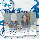 Lycklig Hanukkah Modern handskriftsskript fotocell Julkort<br><div class="desc">Ett enkelt och modernt helgdag-kort med ett fullt-utfallsfoto och Lycklig Hanukkah-hälsning i ett trendig-mörk-handskriftsskript för marin kalligrafi vid grund på ett vitt övertäckningsfoto. En geometrisk stjärna av levande vit mönster på en neutralt med bakgrunden fyller kortets baksida. Designade/ursprungliga teckningar efter tjock*fa*tin*i. Enkel att anpassa med ditt eget textmeddelande, namn, år,...</div>