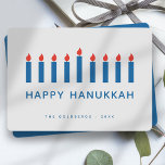 Lycklig Hanukkah Modern Simple Candle Ljus Julkort<br><div class="desc">Utformningen består av ett modernt ljus med enkelt ljus i ljus. Lägg till ditt namn,  hälsning och år</div>