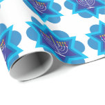 Lycklig Hanukkah mönster, liten 4a vit Wrapping Pa Presentpapper<br><div class="desc">Underbara mönster för att ha packat in dina Hanukkah-gåvor. Lycklig Hanukkah med David och Menorahs blå stjärna på vit bakgrund.</div>
