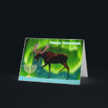 Lycklig Hanukkah - Moose i norra Ljus Helgkort<br><div class="desc">Chanukkah hälsning från den frusna valsen. En Chanukkah-menorah och en aldrig så stiliserad bild av en mos som silhuetterades mot norra Ljus. "Lycklig Hanukkah" visas i blått och vitt.</div>