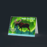 Lycklig Hanukkah - Moose i norra Ljus Helgkort<br><div class="desc">Chanukkah hälsning från den frusna valsen. En Chanukkah-menorah och en aldrig så stiliserad bild av en mos som silhuetterades mot norra Ljus. "Lycklig Hanukkah" visas i blått och vitt.</div>