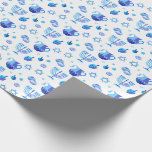 Lycklig Hanukkah Party Bevackra Blue Dekoration Presentpapper<br><div class="desc">Lycklig Hanukkah Party Vacker blå Dekoration, judisk Helgdag, Papper. Den judiska Helgdag Hanukkah-bakgrunden med traditionella Chanukah-symboler - trädrömmar (spinnande topp), nötter, guld-menorah, ljus, David-stjärna och blåblå ljus tapet mönster. Hanukkah Festival Event Dekoration. Jerusalem, Israel. Crafts & Party Supplies > Gift Wrapping Supplies > Wrapping Papper. Utforma med textmall. Anpassa dem...</div>