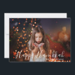 Lycklig Hanukkah Photo Personlig Namn<br><div class="desc">Med helgdagarna "Lycklig Hanukkah" och namn i familjen får du ett nyare, vitt typografiskt överlägg. På motsatt sida finns en korall och guld quatrefoil mönster. Anpassa genom att redigera texten i de angivna textrutorna och lägga till ett eget foto. #hanukah #chanukah #helgdagar #säsong #festive #modern #foto #foto #personlig # #personlig...</div>