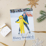 Lycklig Hanukkah Photo Trendig Lodrät Blue Script Julkort<br><div class="desc">Modern judisk fullt-fotokort för anpassade,  Hanukkah-lodrät med ett vinterfoto av ditt barn eller din familj med blått manusöverlägg. Lägg till din favorit Chanukah bild och anpassa ditt eget Lycklig Hanukkah-meddelande om kärlek och ljus.</div>