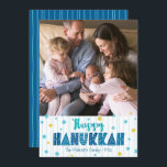 Lycklig Hanukkah Photo Typography Guld Stars Moder Julkort<br><div class="desc">"Lycklig Hanukkah." Roligt, lekfull, vismisk, handgjord typografi tillsammans med en slumpmässig stjärna av David mönster i ljusblå och faux-guld-folie, allt överliggande ljust akvblått hand plockade linjer på vit bakgrund, tillsammans med ett foto av dig själv, hjälper dig att gå in i Hanukkah. Hand plockade turkos linjer övertäckte en marin blå...</div>