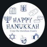 Lycklig Hanukkah-presenter med blå vitt namn gynna Runt Klistermärke<br><div class="desc">Lycklig Hanukkah,  skräddarsy namn-presentdekaler,  Lycklig Hanukkah,  Lycklig Chanukah,  Hanukkah Sameach!,  Chag Sameach!,  Chag Urim Sameach! Tunga blå och vit</div>