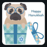 Lycklig Hanukkah Pug Sticker Fyrkantigt Klistermärke<br><div class="desc">En roligt Chanukah-gåva till alla som kärlek hundar..Särskilt stora valper! Lycklig Hanukkah!</div>