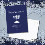 Lycklig Hanukkah Simple Menorah Blue Helg Vykort<br><div class="desc">Lycklig Hanukkah Blue Helgdag-vykort,  med en enkel vit menorah- och skripttypografi. Med vit anpassade kan du lägga till egen information. Ett festligt sätt att skicka bra önskemål till vänner och närstående.</div>