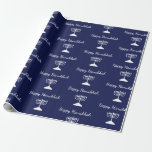 Lycklig Hanukkah Simple Menorah Mönster Blue Presentpapper<br><div class="desc">Lycklig Hanukkah Blue-Helgdag som är papper,  med en enkel vit menorah mönster och manustypografi. Med vit anpassade kan du lägga till egen information. Ett festligt objekt för att skicka speciella gåvor den här säsongen.</div>