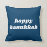 Lycklig Hanukkah Simple Retro Typography Blue Kudde<br><div class="desc">Lycklig Hanukkah! Enkel textretypografi i vitt och blått.</div>