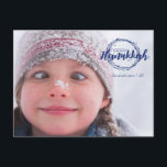 Lycklig Hanukkah Snö Bubbles-kort för andningsfoto Helg Vykort<br><div class="desc">Snyggt och söta Lycklig Hanukkah Snö Bubbles Wandeans Helgdag Foto Postcards är perfekt för alla dina vänner och din familj den här julhelgen. Anpassa texten med din familj namn och året och byt ut bild mot ett foto av dina barn,  husdjur eller hela familjen.</div>