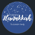 Lycklig Hanukkah Snö Bubbles Sticker Gift Märkre Runt Klistermärke<br><div class="desc">Cute och snyggt Lycklig Hanukkah Snö Bubbles Sticker Gift Märkre är perfekt för dina ge behov av helgdag. Det finns andra produkter vi har som matchar denna design.</div>