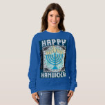 Lycklig Hanukkah Snowy Menorah Sweater T Shirt<br><div class="desc">Perfekten epic Hanukkah svettare. Garanterad att ge din familj glädje och en roligt gåva till vilken fläkt som helst av helgdag svettare. Innehåller fet originaltext,  anpassningsbarnas snöflingstjärna och en helt upplyst menorah. Njut!</div>