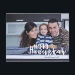 Lycklig Hanukkah Star av David Photo Postcards Helg Vykort<br><div class="desc">Snyggt och söt Lycklig Hanukkah Star av David Helgdag Photo Postcards är perfekt för alla dina vänner och din familj den här julhelgen. Anpassa texten med din familj namn och året och byt ut bild mot ett foto av dina barn,  husdjur eller hela familjen.</div>