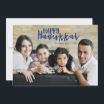Lycklig Hanukkah Star of David Helgdag Photo Card Julkort<br><div class="desc">Snyggt och söt Lycklig Hanukkah Star av David Helgdag Photo Card är perfekt för alla dina vänner och din familj den här julhelgen. Anpassa texten med din familj namn och året och byt ut bild mot ett foto av dina barn,  husdjur eller hela familjen.</div>