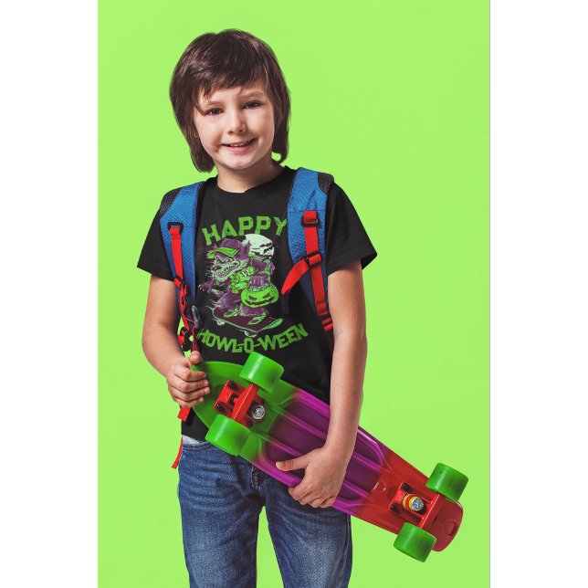 Lycklig Howl-o-ween Varg Riding på Skateboard T Shirt (Skapare uppladdad)