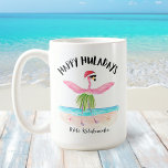 Lycklig Huladays Flamingo Santa Beach jul Kaffemugg<br><div class="desc">Ge helgdag cheer med en tropisk snopp till din morgonrutin med Lycklig Huladays Flamingo Beach-julen Mugg. Den har en flamingo i julhatt, som dansar vid turkoshavet, och den parar perfekt jul- och strandviber. Mugg:s generösa storlek garanterar en betydande servering av din favoritkaka för helgdag eller hett och du kan anpassa...</div>