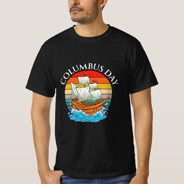 LYCKLIG KOLUMBUS DAG 2024 T SHIRT (Framsida)