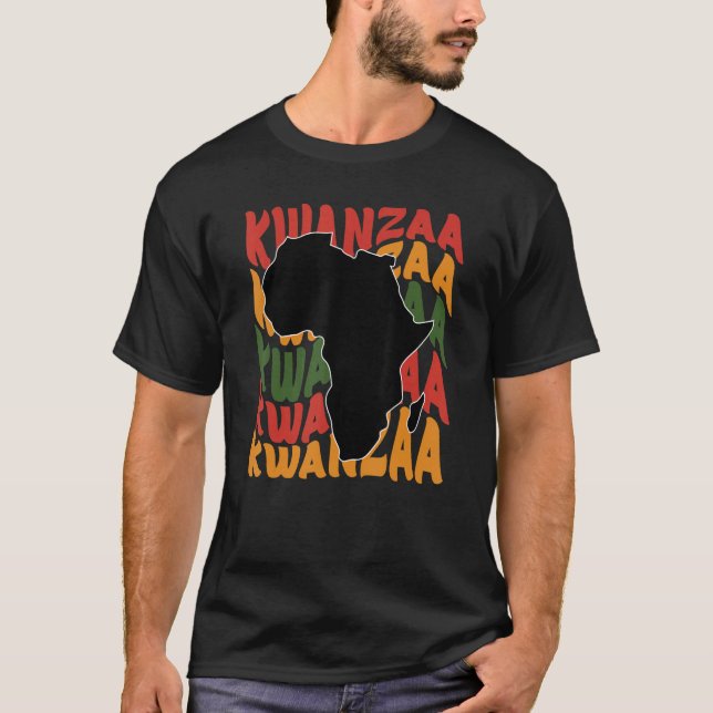Lycklig Kwanzaa African Karta Kinara Candles Celeb T Shirt (Framsida)