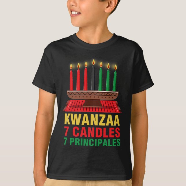 Lycklig Kwanzaa Kinara Seven Principles Candles Pa T Shirt (Framsida)