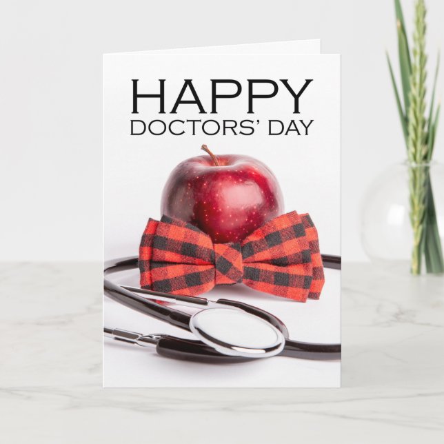 Lycklig Läkare dag Apple i Bow Tie Stethoscope Helgkort (Framsida)