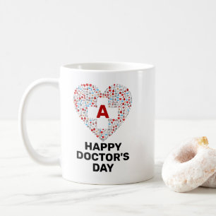 Lycklig läkare dag med medicinskt hjärtmonogram kaffemugg