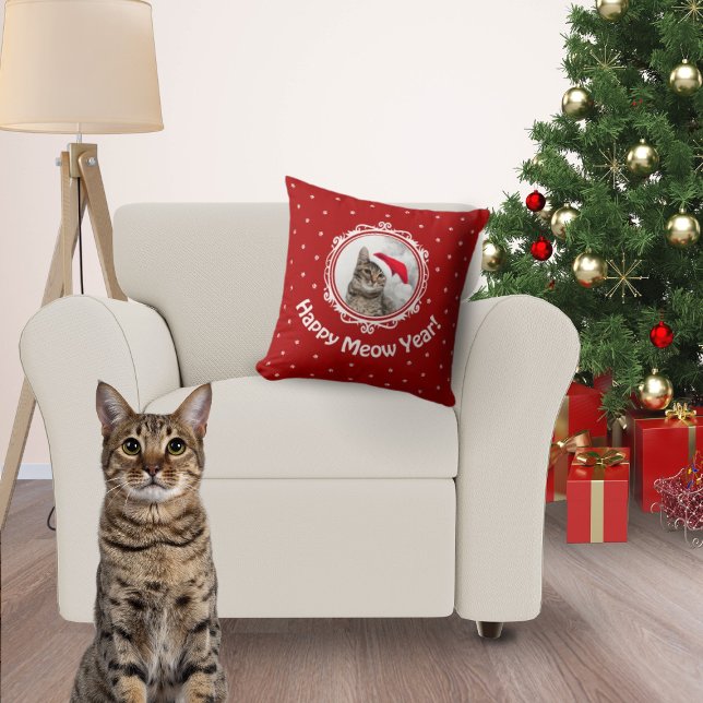 "Lycklig Meow Year!" Cat Lover-julens Anpassningsb Kudde (Red Christmas pillow with a picture of your cat.)