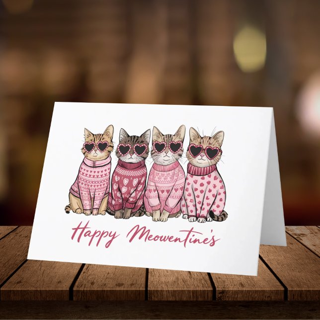 Lycklig Meowentins katter i Sweaters Valentine Tack Kort (Adorable Valentine's Day card featuring stylish cats in heart-shaped sunglasses and festive pink swe)