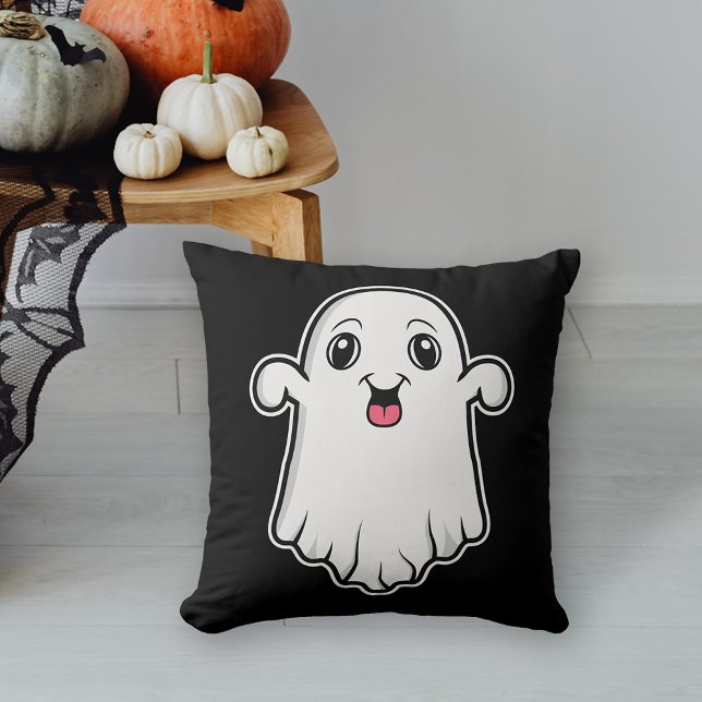 Lycklig och Cute Tecknad Ghost Halloween Black Whi Kudde (This design adds some spooky detail to a space for the Halloween season.)
