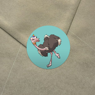 Lycklig Ostrich Dancing i Party Hat-Tecknaden Runt Klistermärke