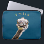 Lycklig Ostrich Laptop Fodral<br><div class="desc">Lycklig Ostrich - välj färg</div>