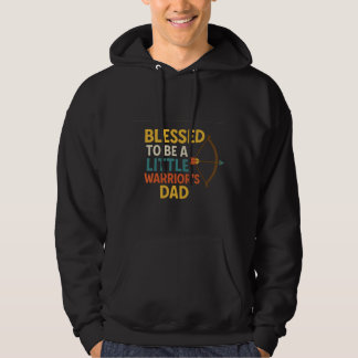 Lycklig över att vara en lille krigarens pappa hoodie