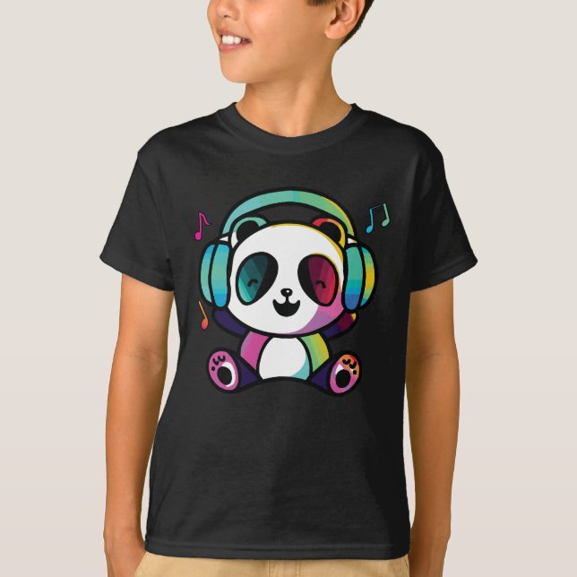 Lycklig Panda med hörlurar som lyssnar på musik. T Shirt (Framsida)