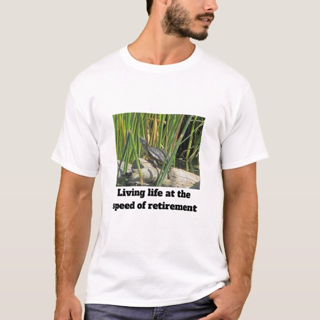 Lycklig Pension Humous Relaxed Turtle T Shirt (Framsida)