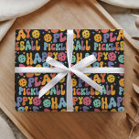 Lycklig People Play Pickleball Presentpapper<br><div class="desc">Alla som har spelat pickleball vet hur mycket roligt och skratt man kan höra på domstolen...  det gör dem till lycklig! När det är ge med en gåva till en annan spelare,  se till att den är inslagen i detta "Lycklig-folk spelar pickleball" som är pappert.</div>