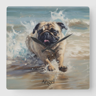 Lycklig Pug vid Beach-anpassadet Fyrkantig Klocka