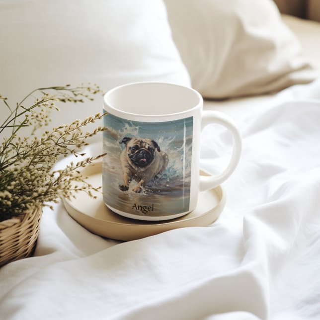 Lycklig Pug vid Beach-anpassadet Kaffemugg (Skapare uppladdad)