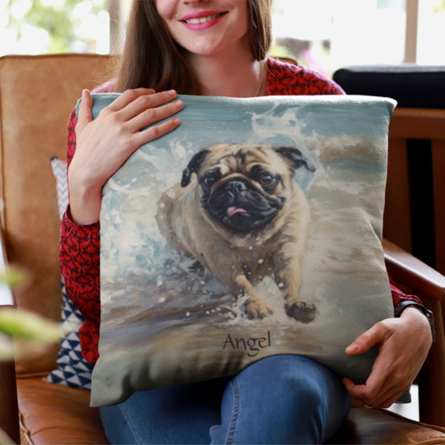 Lycklig Pug vid Beach-anpassadet Kudde (Skapare uppladdad)