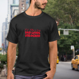 Lycklig:s första Far-dag, den röda brev-humor T Shirt